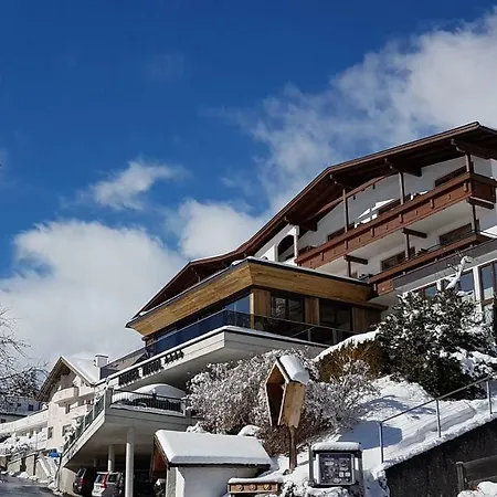Hotel Garni Tirol-3