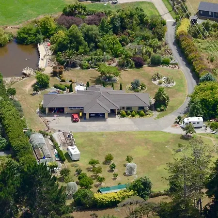 Silverdale Garden Stay-3