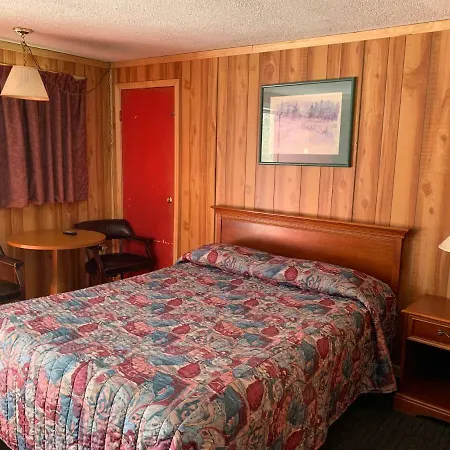 Budget Lodge Newton Falls-2