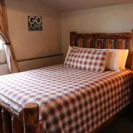 Lone Fir Resort-3
