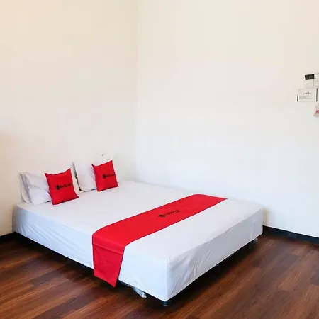Reddoorz Near Ahmad Yani Airport 3-3