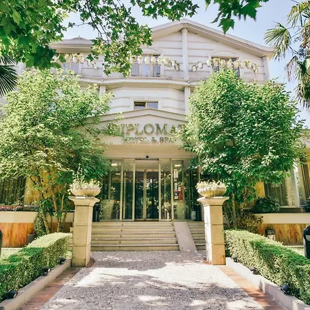 Diplomat Hotel & Spa-3
