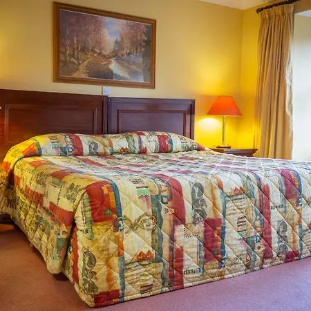 Lynhams Hotel-2