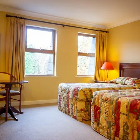 Lynhams Hotel-3
