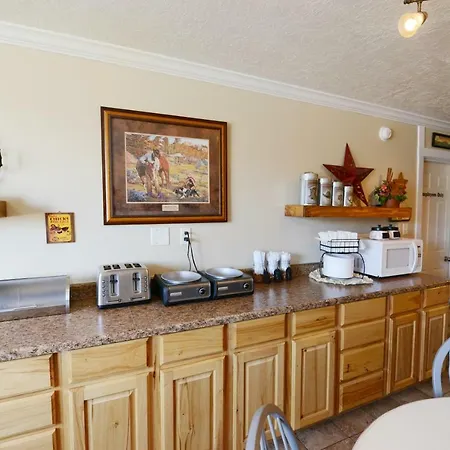 Western Inn - Tremonton, Utah-3