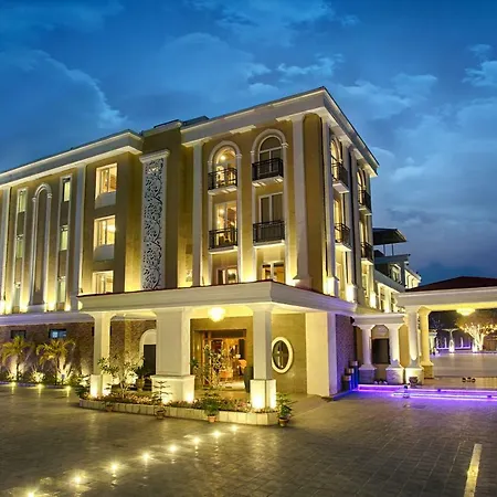 Four Vedas Hotel & Resort-2