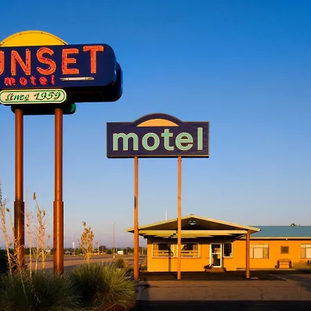 Sunset Motel Moriarty-2