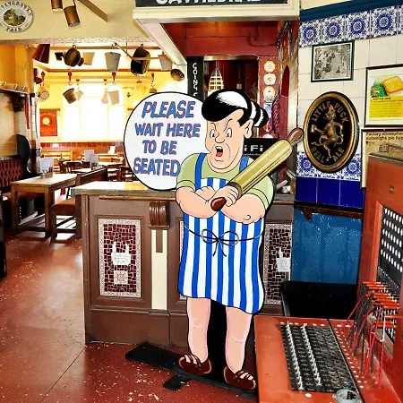 Mad O'Rourkes Pie Factory-3