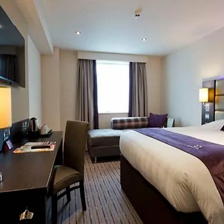 Premier Inn Addlestone-3
