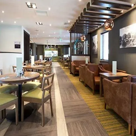 Premier Inn Addlestone-3