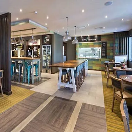 Premier Inn Addlestone-2