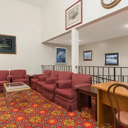 Super 8 By Wyndham Bridgeton/Arpt/St Louis Area-3