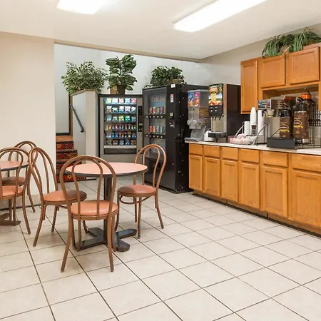 Super 8 By Wyndham Bridgeton/Arpt/St Louis Area-2