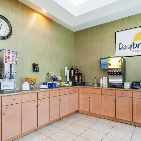 Days Inn By Wyndham Windsor Locks / Bradley Intl Airport-3