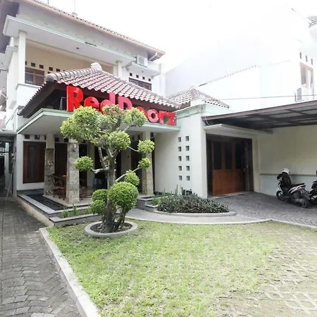 RedDoorz plus @ Tegal Panggung-2