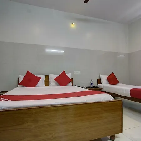Oyo 37951 Lrm Hotels-3