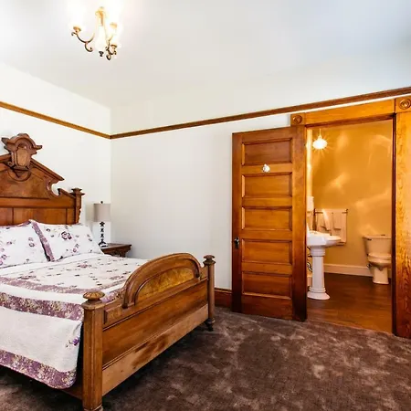 Reynolds House Inn-3