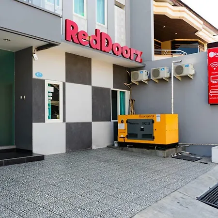 RedDoorz Near Gajah Mada Street Semarang-2