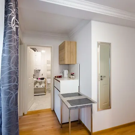City Apartment An Der Caracalla Therme-2