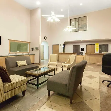 Super 8 By Wyndham Tulsa/Downtown/East-3