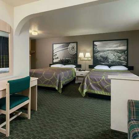 Super 8 By Wyndham Tulsa/Downtown/East-2