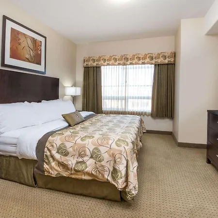 Ramada By Wyndham Wainwright-3
