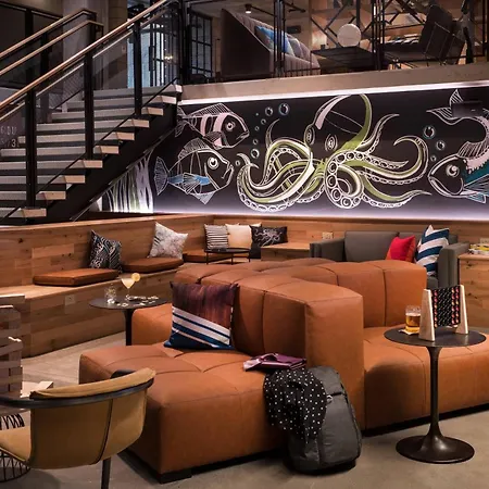 Moxy San Diego Gaslamp Quarter-3