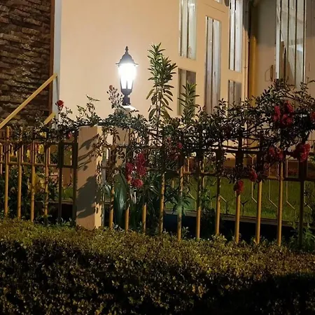 Woodland Hill Stay-2