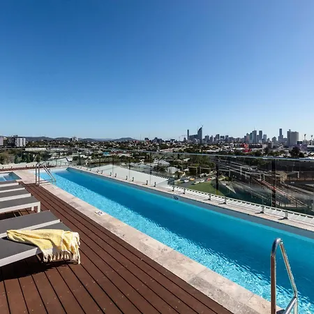 Oaks Brisbane Woolloongabba Suites-3