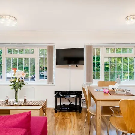 Henley-On-Thames Studio Apartment-2