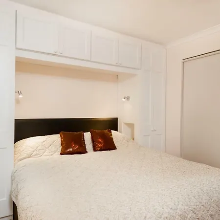 Henley-On-Thames Studio Apartment-3