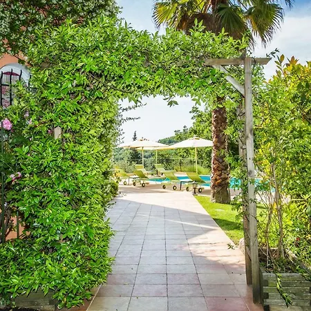 Mas Du Roc Bed & Breakfast-3