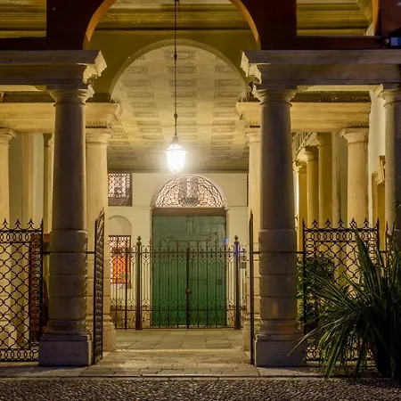 Il Cappello Di Giulietta - 2Nd Floor - Stairs Required-3