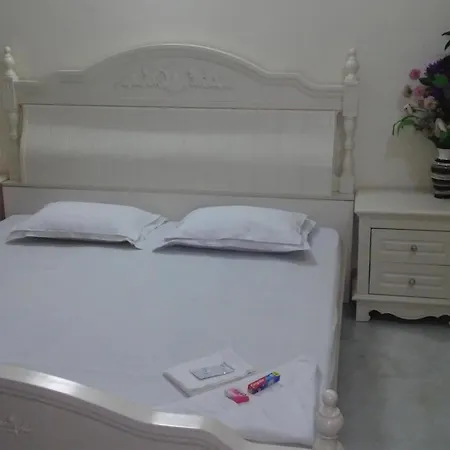 Royal Paying Guest-2