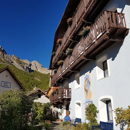 La Girandole B&B et Location d'Appartement-2