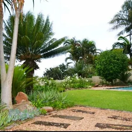 Mahogany Villa Guesthouse - Solar-2