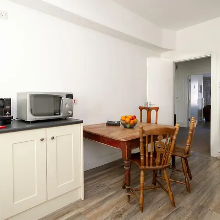 The Square Townhouse Fermoy-3