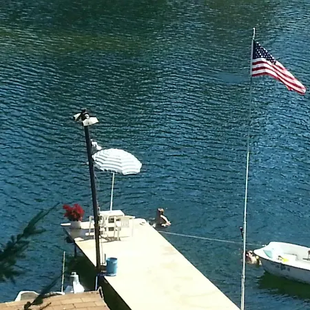 Linda'S By The Lake-2