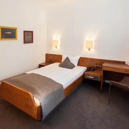 Trip Inn Klee am Park Wiesbaden-3