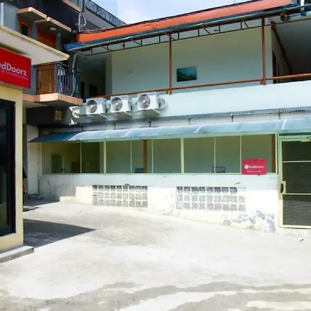 RedDoorz Plus near Ciputra World Kuningan 2-3