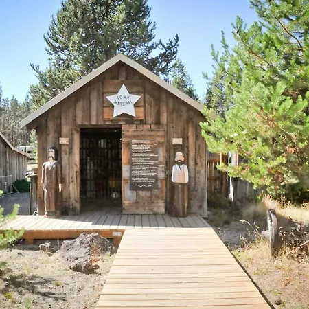 Bend-Sunriver Camping Resort Wheelchair Accessible Yurt 13-3