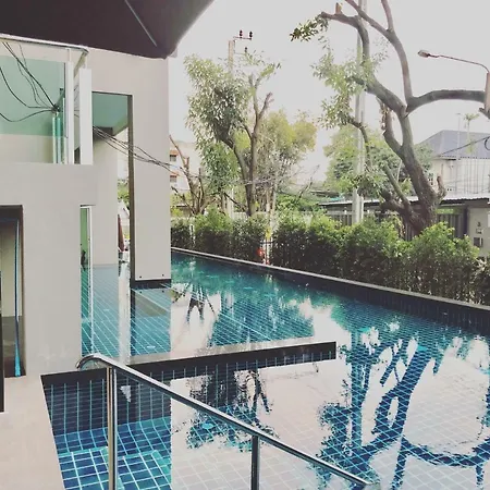 The Lux Ladprao 10-3
