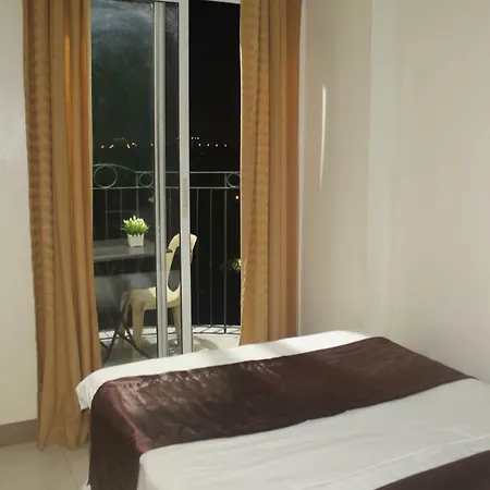 Chateau Elysee A3 Near Airport Wifi Kitchen-3