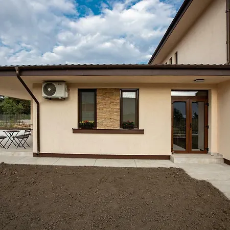 Airport House-2