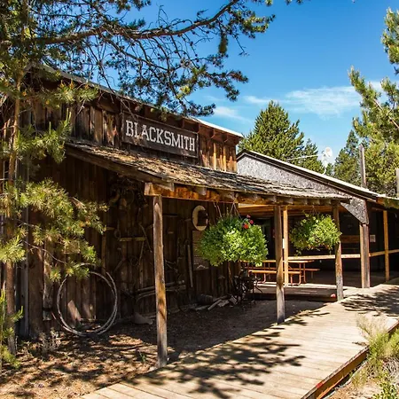 Bend-Sunriver Camping Resort Cottage 1-3