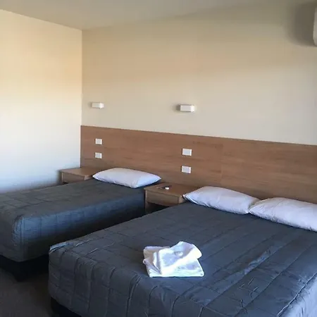 Rainbow Motel-3