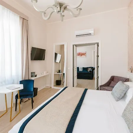 Rhea Silvia Luxury Navona-3