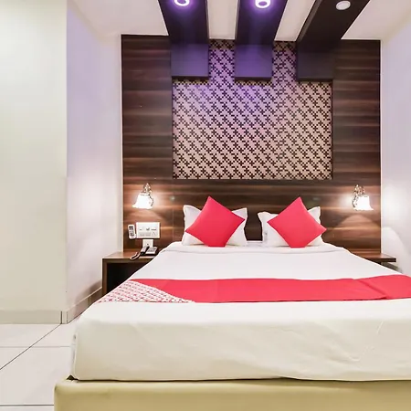 Oyo 30525 Dwarka Grand-3