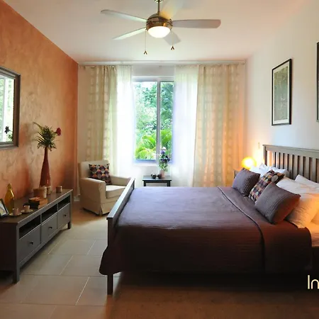 Infiniti Blu Luxury Ocean Front Condos-3