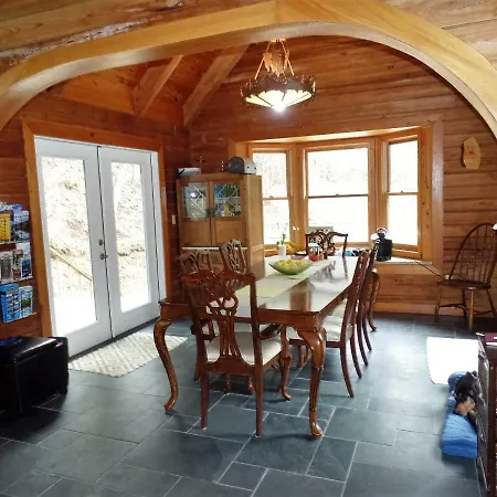 Creekside Paradise Bed And Breakfast-3